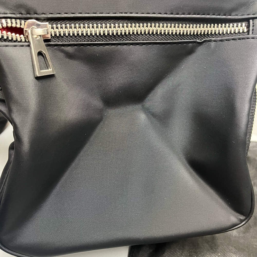 NEW Versace Fragrance Weekender Cream Duffel Bag w/ dust bag - Picture 4 of 5